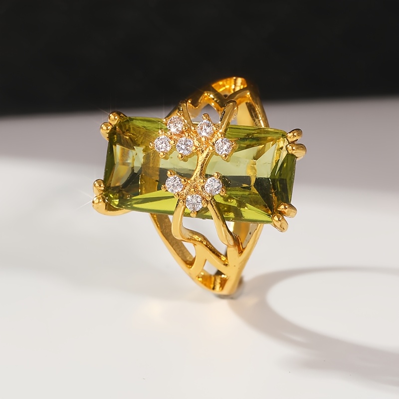 Vintage Green Gemstone Roostertail Cocktail Ring